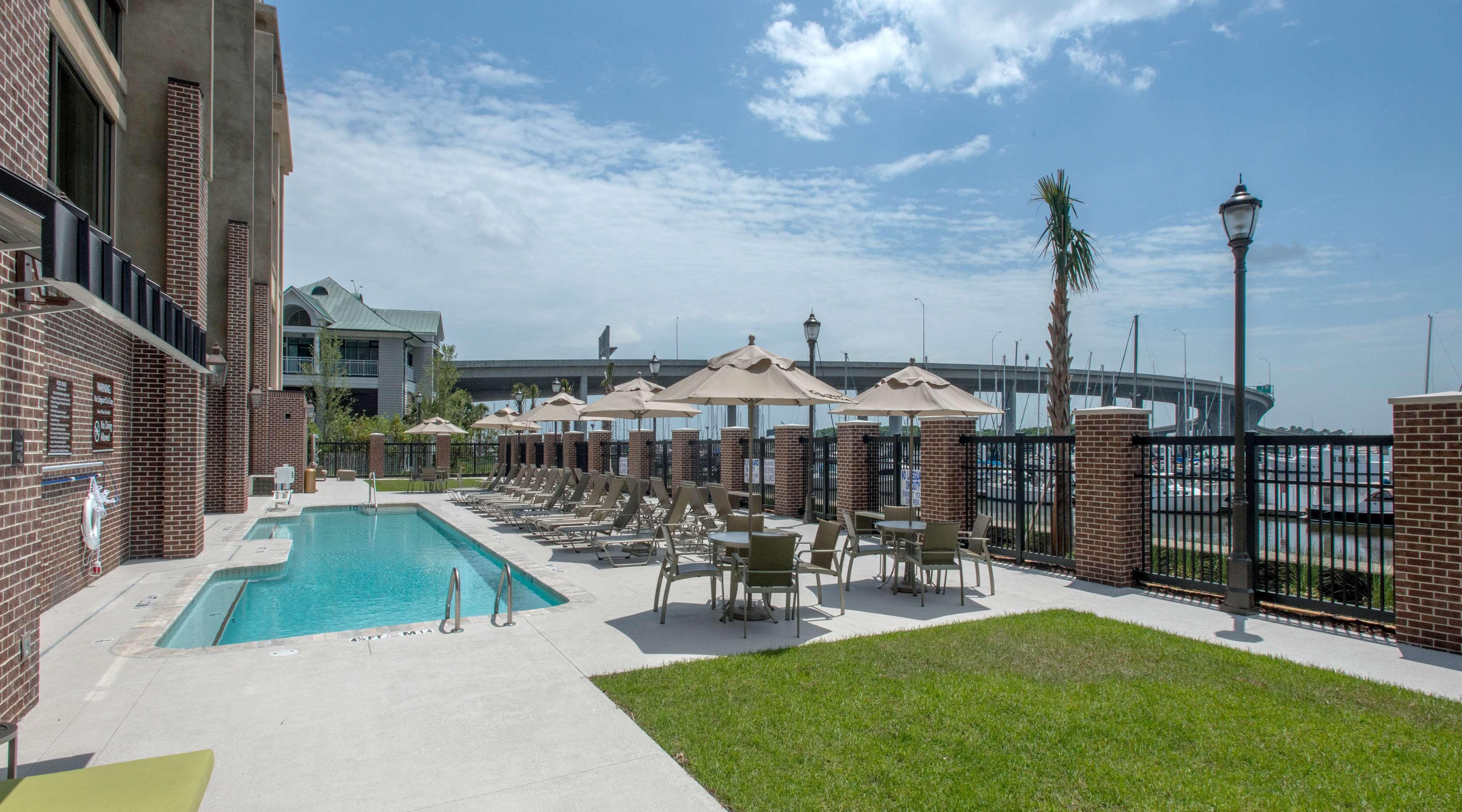 Hilton Garden Inn Charleston Waterfront/Downtown Buitenkant foto