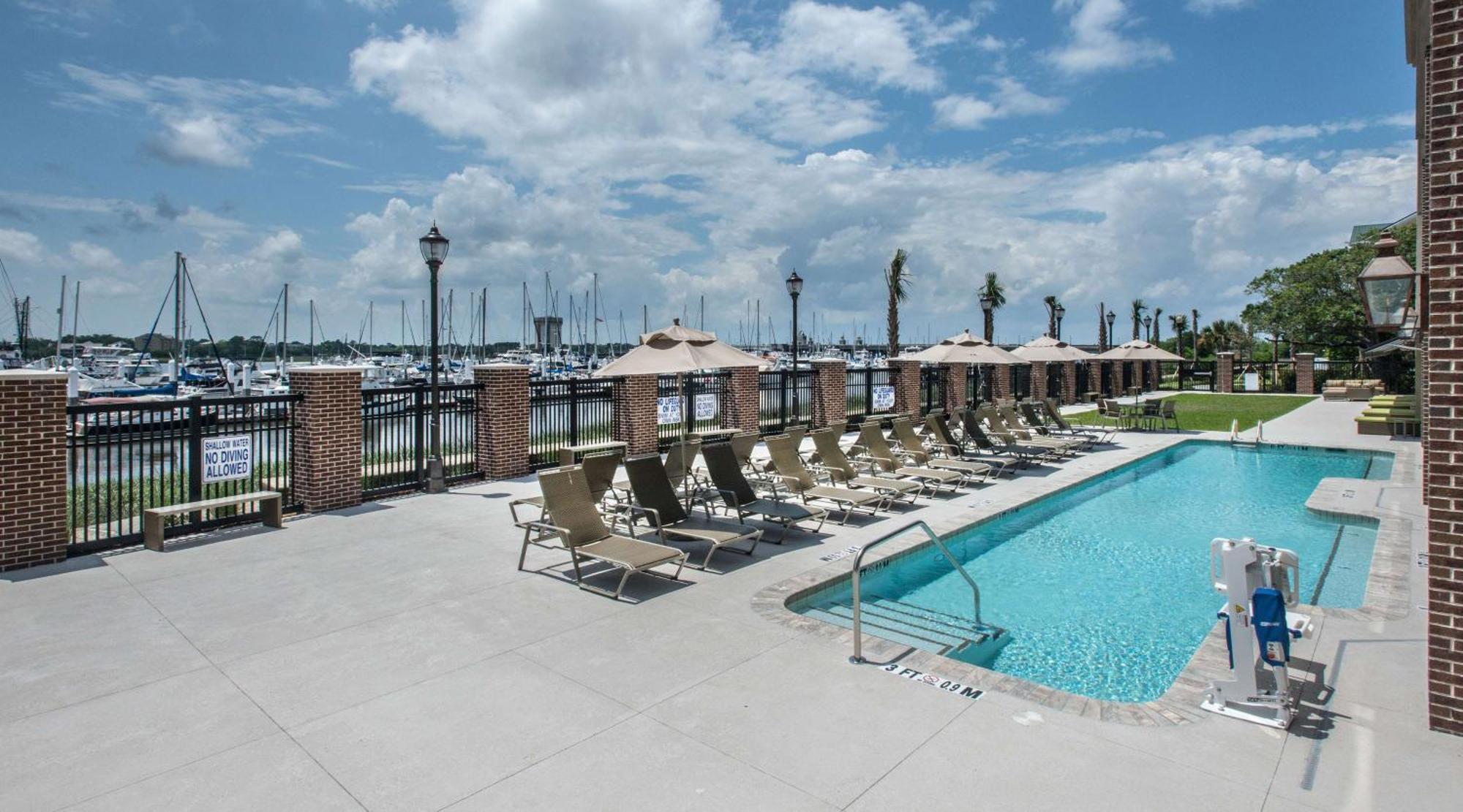 Hilton Garden Inn Charleston Waterfront/Downtown Buitenkant foto